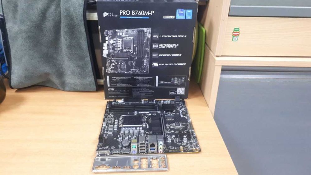 Материнська плата MSI PRO B760M-P