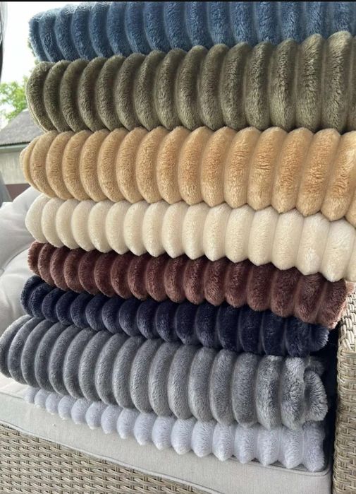 Велюрові пледи-шарпеї