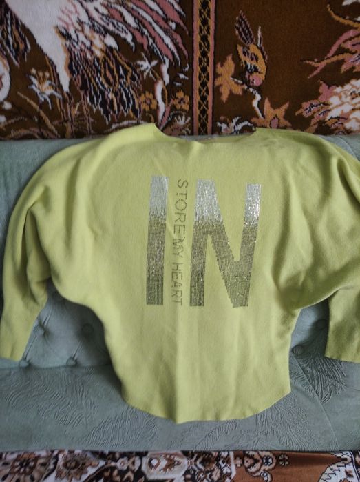 Продам світерок у гарному стані