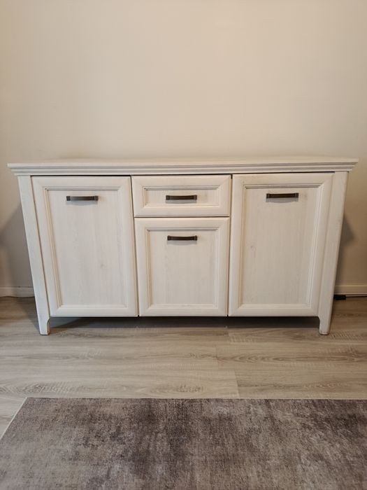 Zestaw mebli do pokoju.