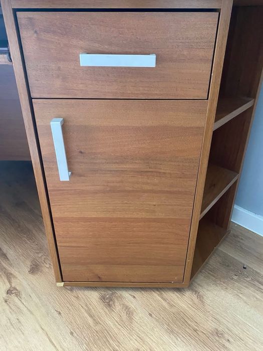 Biurko z płyty wiórowej