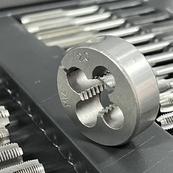 Набор плашек и метчиков 110ед. (M2-M18) Alloid NMP-5183