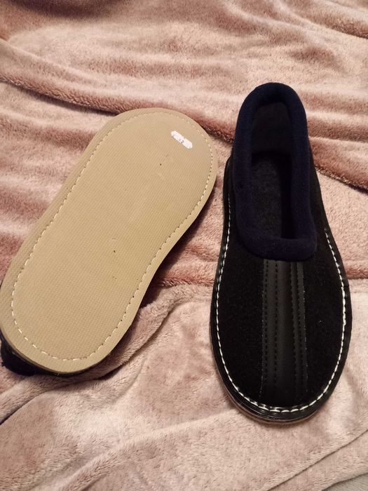 Bambosze niskie ciepłe kapcie szerokie papcie 42