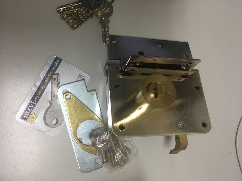 Fechadura de Alta Segurança AZBE 8-HS3 direita