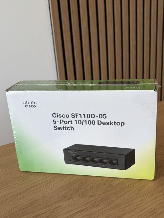 Switch de Mesa Cisco SF110D-05 NOVO