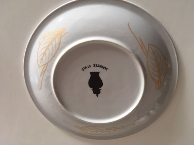 Prato em Porcelana Japão pintado à mão