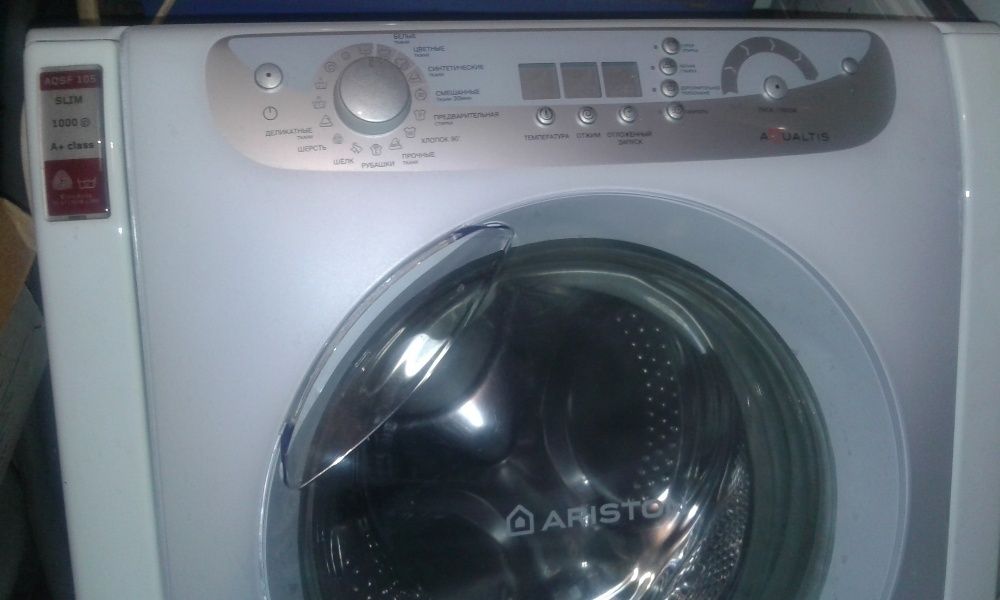 Продам по запчастям стиральную машину Ariston AQSF 105