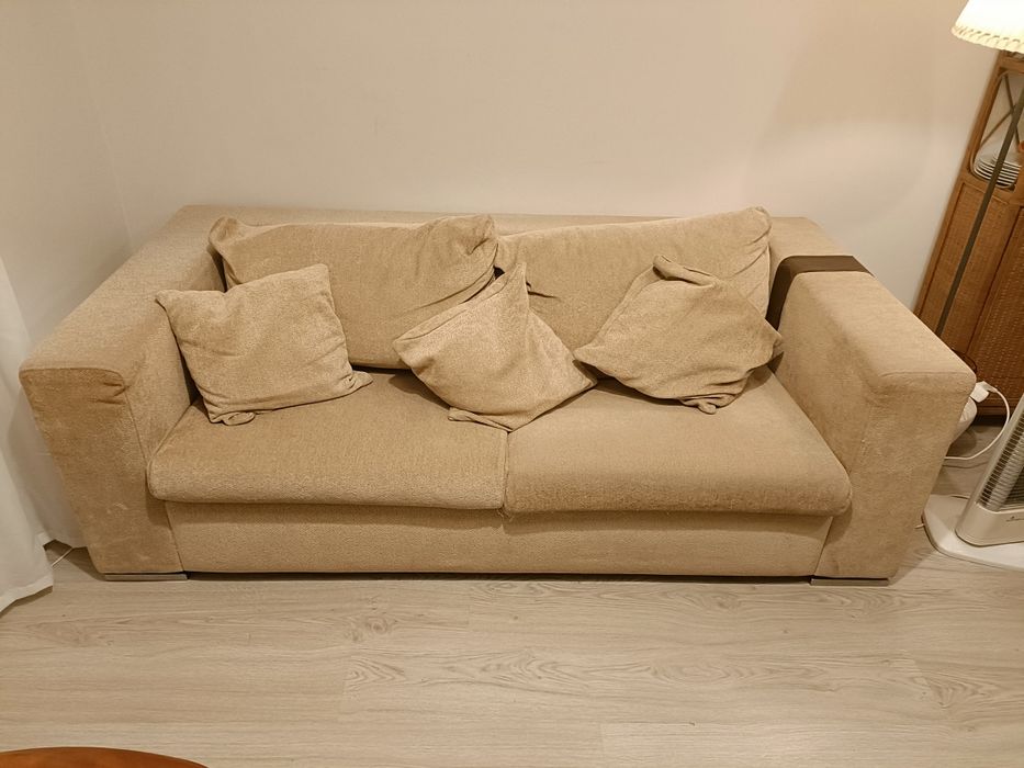 Sofá para desocupar . Se quiserem tem mais dois que fazem conjunto