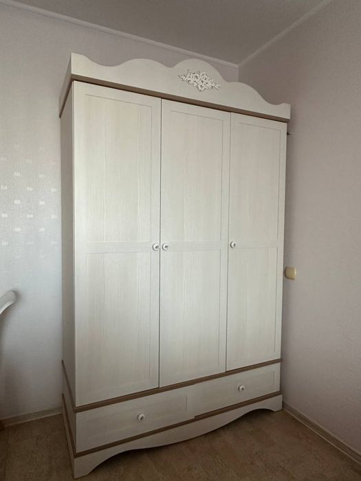 Дитяча кімната для підлітка в дуже гарному стані