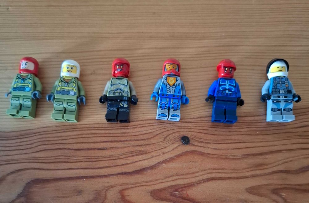 Lego - Bonecos / Figuras de Diversos Temas