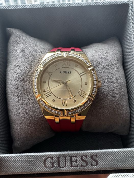 Годинник на руку (наручний)  жіночий червоний GUESS, стан ідеальний