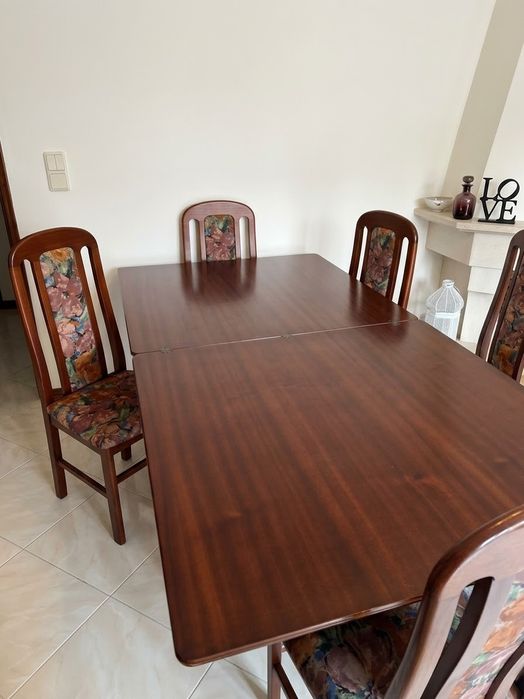 Conjunto mesa madeira maciça + 4 cadeiras