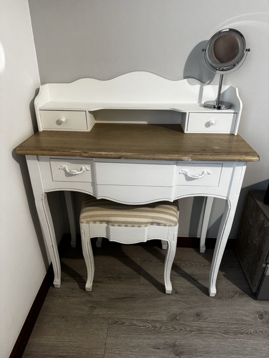 Toucador com prateleira extra e banco - Gato Preto