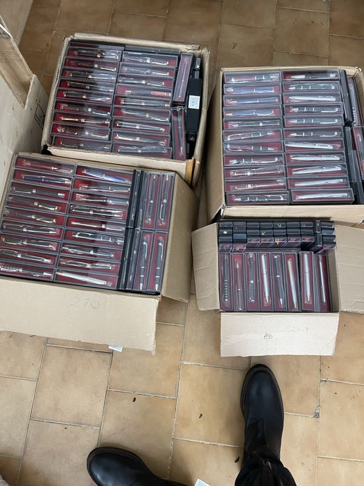 Canetas esferograficas  novas varias cores e modelos 900 unid.