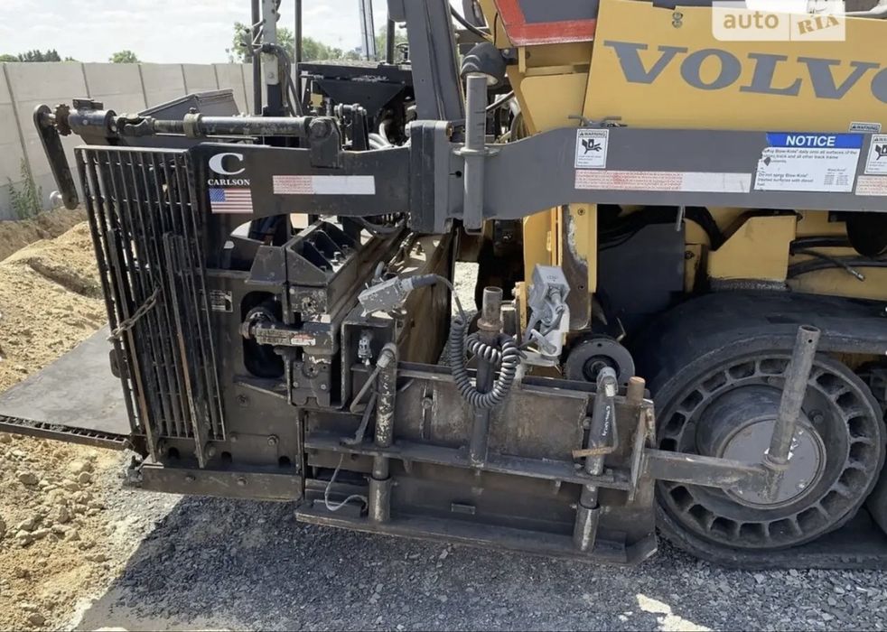 Асфальтоукладач Volvo PF 6110