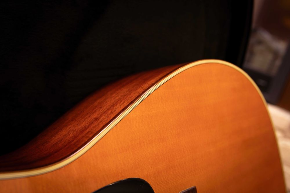 Топовая акустическая гитара YAMAHA FG180-50TH Red label