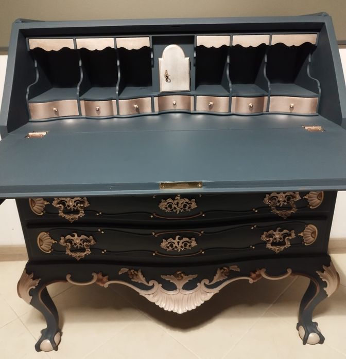 Elegante escrivaninha/secretária D. João V