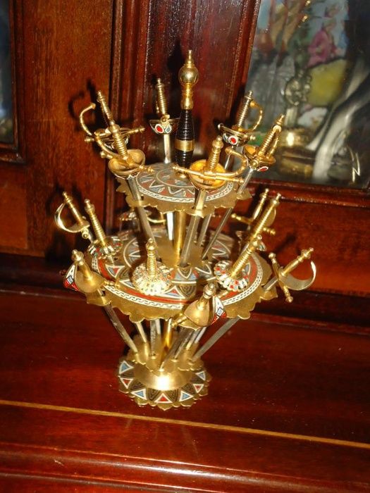 Espadas de Colecção com Suporte em forma de guarda chuva