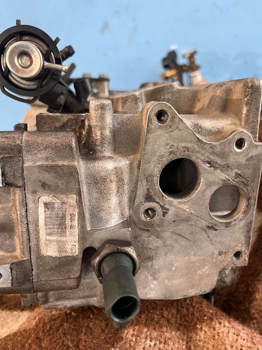 Głowica silnika kompletna silnik AWY