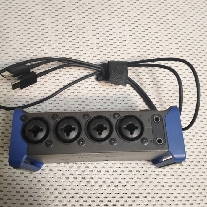 Звукова карта zoom ams-44