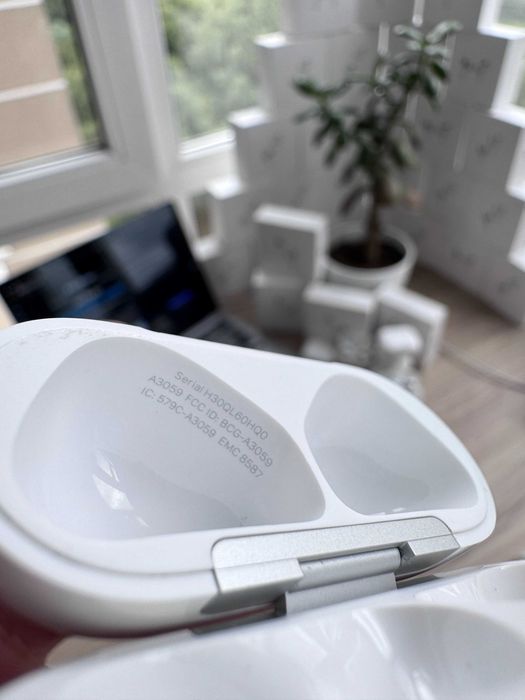 Магазин б/у Кейс AirPods 4 ANC A3059 A3056 A3055 A3057 Оригинал з шумопоглинанням анс