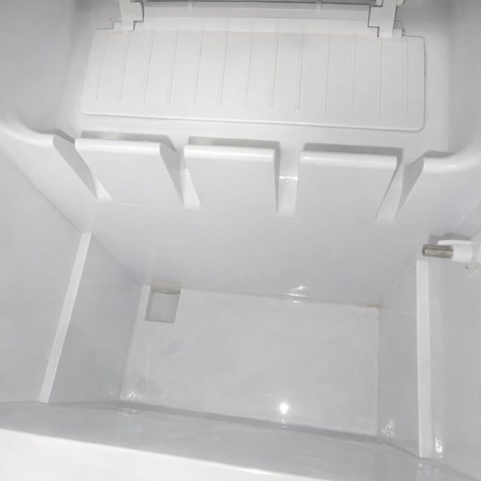 Ice Maker / Máquina de fazer gelo – usada – Funciona 100%