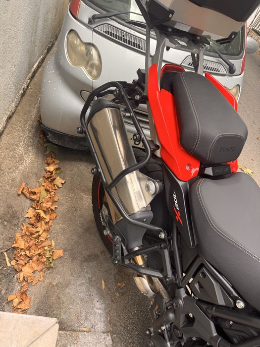 Trk 702x semi nova , conta com 8400km