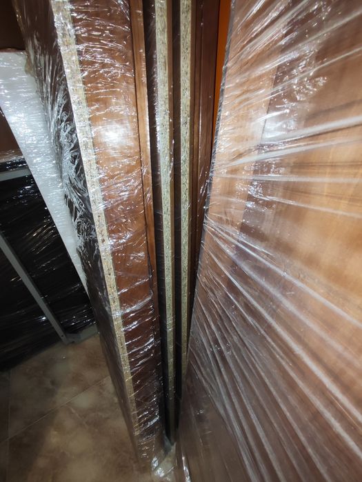 Vendo 2 mesinhas de cabeceiras , cómoda e roupeiro de cerejeira