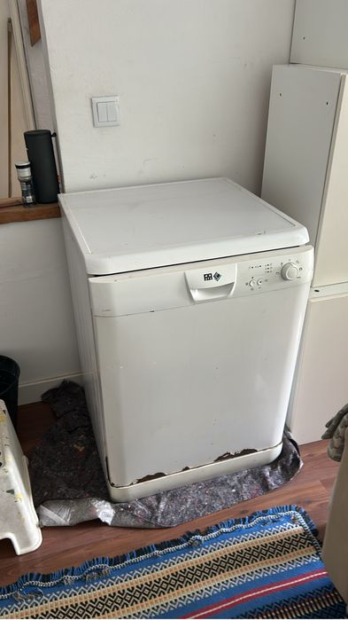 Máquina de Lavar Loiça Usada – Funciona Perfeitamente (80€ Negociável)