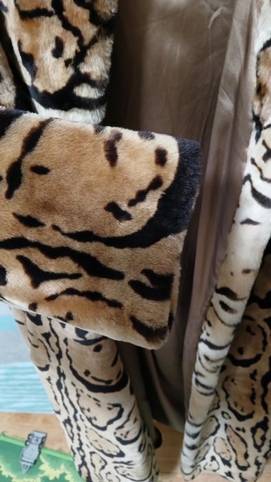 Шуба натуральна 44-48 є дефект