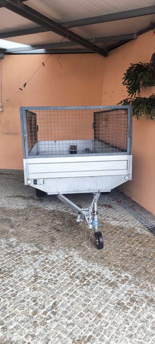 Vende-se Reboque