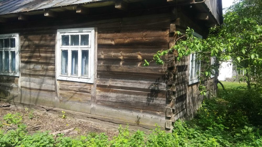 Деревяний будинок під демонтаж