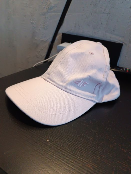 Podróży róż, damska czapka z daszkiem 4f 
, rozmiar s