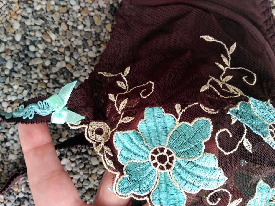 Nowy biustonosz 85C Dalia soft haftowany stanik z fiszbinami