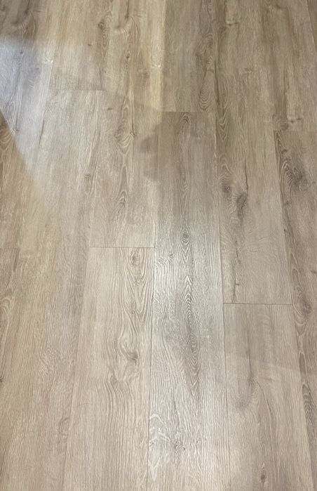 Aplicação Chão flutuante laminado e vinílico click