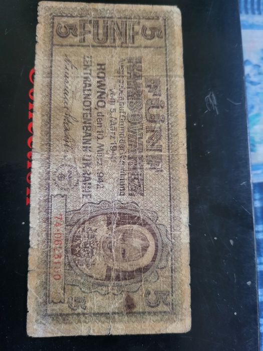 Продам 5 українських карбованців часів німецької окупації 1942 року надруковані на рівненському печатному заводі тих часів стан на фото були у діда.