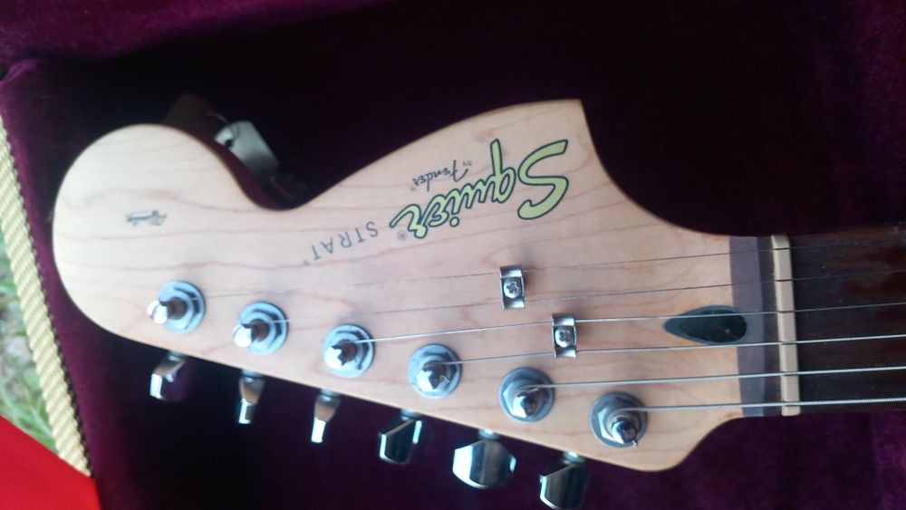 Guitarra eléctrica FENDER Strat. Squier