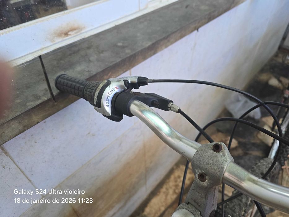 Bicicleta de montanha em aluminio