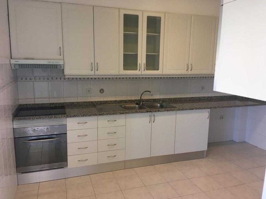 arrenda-se T4+1 duplex - Bustos