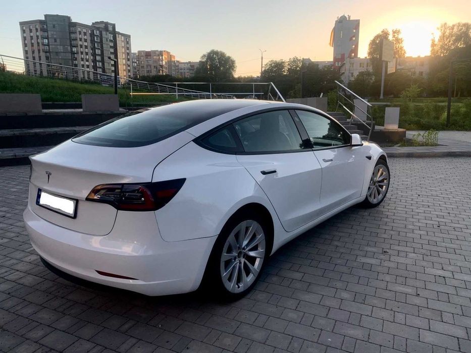 Оренда Tesla Model 3 2022 (LFP батарея 60квт) - Львів, Шептицький, Сокаль, Жовква.