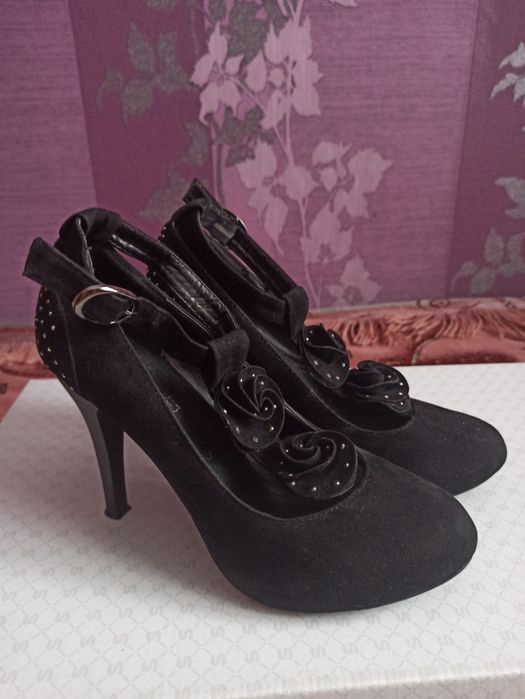 Жіночі замшеві туфлі