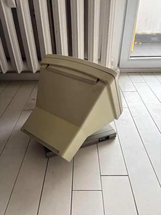 Stary monitor (antyk, scenografia, kolekcjonerski)