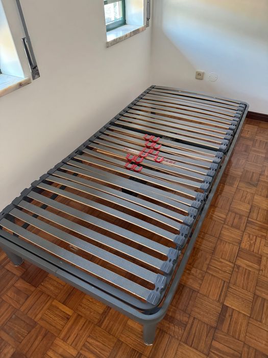 Cama articulada eléctrica de solteiro