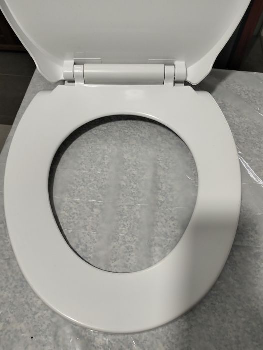 Tampa de sanita branca nova
