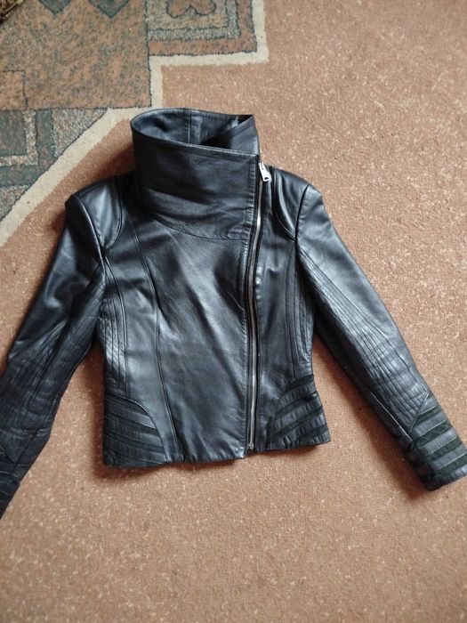 Жіноча шкіряна куртка