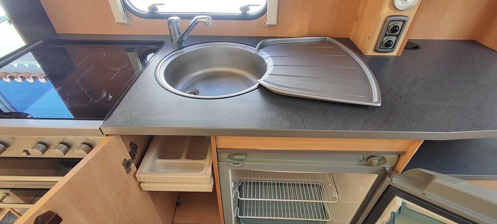 Caravana - Cozinha equipada e 4 camas