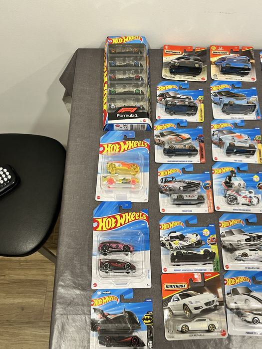Hot wheels variados