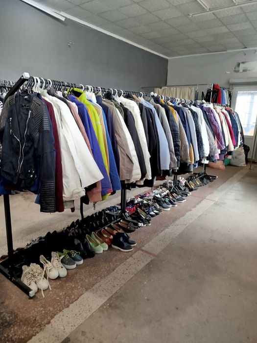 Секонд-хенд розпродажа