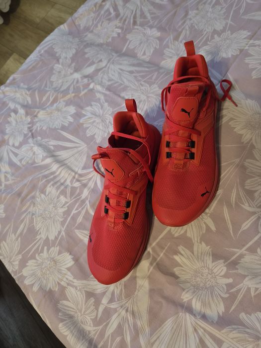 Czerwone buty puma