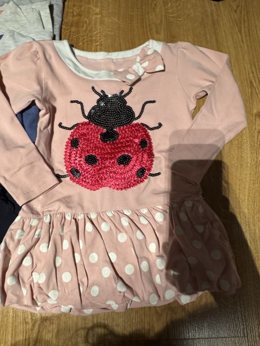 Zestaw ubrań dla dziewczynki 98/104